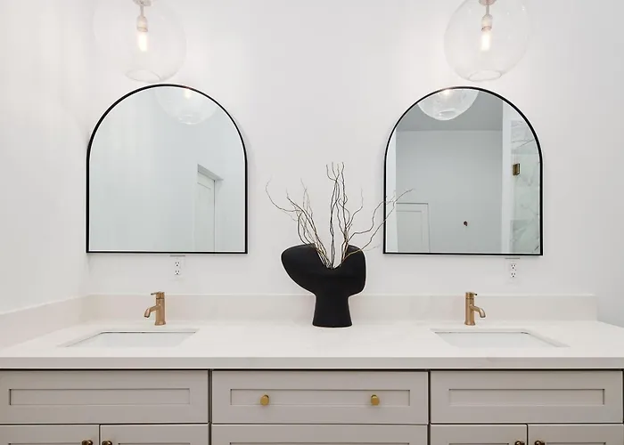 Monroe - Private Pool-ping Pong- Stunning Design Holiday home *