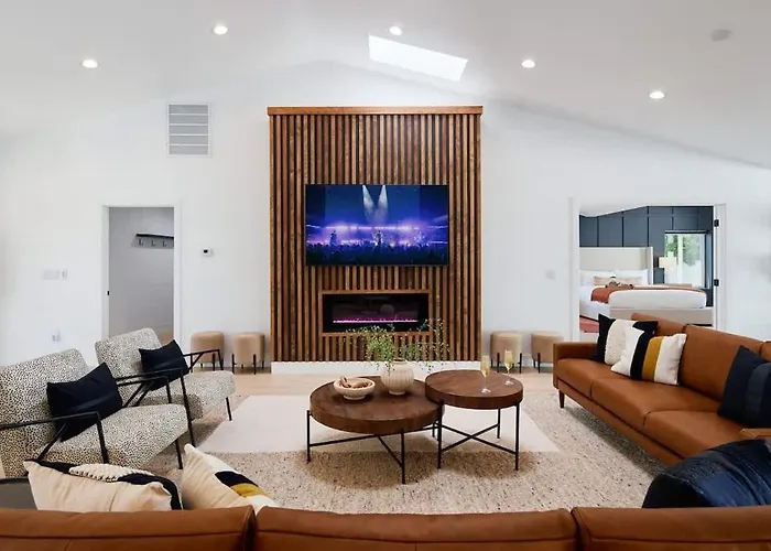 Monroe - Private Pool-ping Pong- Stunning Design Holiday home *